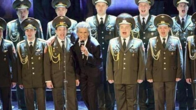 Toto Cutugno e il coro dell'Armata Rossa a SanRemo 2013