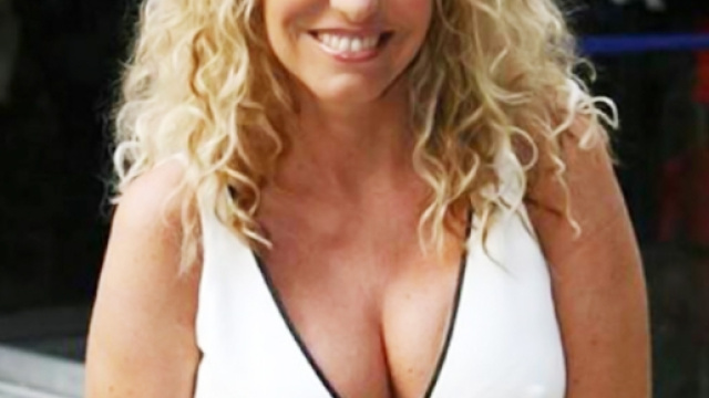 Antonella Clerici si allena con un personal trainer per mantenere la linea