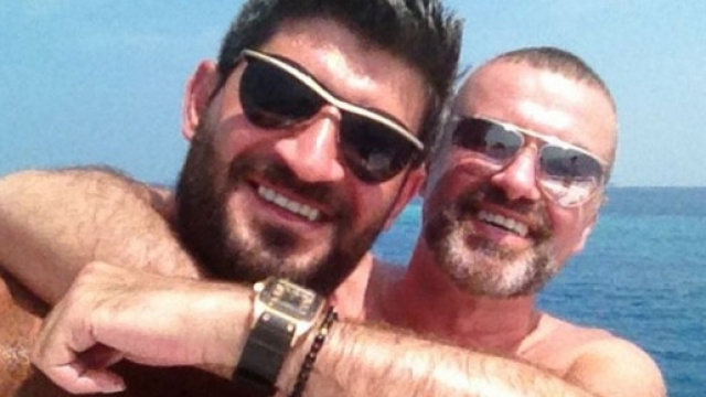 Il fidanzato di George Micheal commenta la morte della pop star