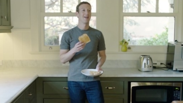 Mark Zuckerberg presenta la sua Jarvis - Dailybest