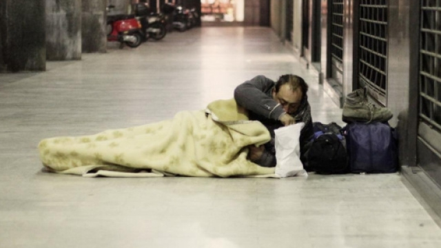 Perde il lavoro e si ritrova a fare il barbone a Milano