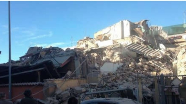 Acilia, esplode una palazzina di due piani