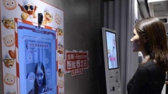 Catena di fast food lancia il riconoscimento facciale per consigliare il men&ugrave; ideale