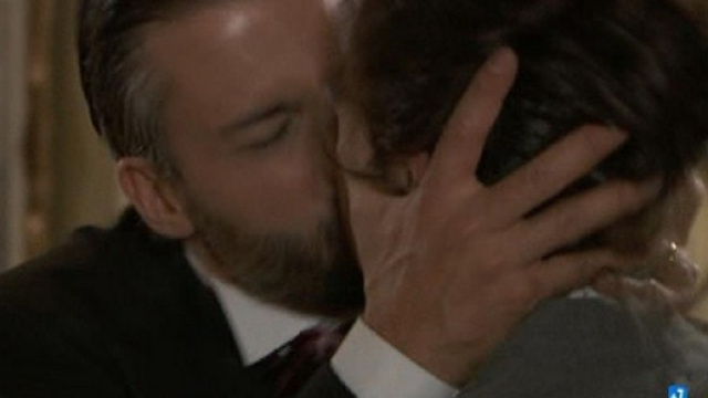 Felipe tradisce Celia con una domestica