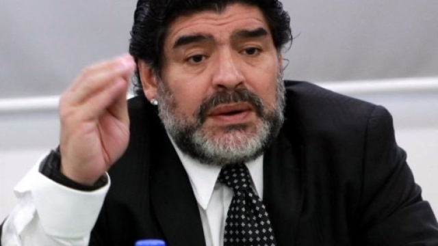 Maradona: "De Laurentiis deve mettere mano alla tasca e fare ... - napolitoday.it