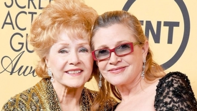 Addio a Debbie Reynolds, uccisa dal dolore per la perdita della figlia Carrie Fisher