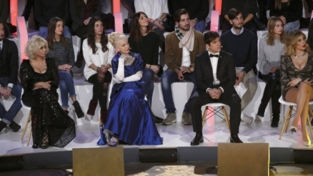 Commenti hot tra Tina e la Marchesa a Selfie