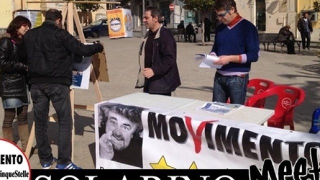 Gazebo 5 Stelle in piazza a Solarino.