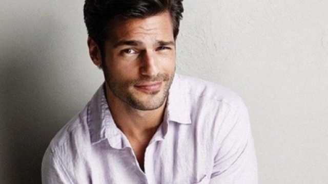 Serkan Cayoglu di Cherry Season e i gatti | Velvet Pets Italia - velvetpets.it