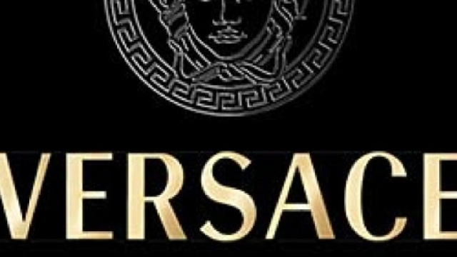 Versace assume personale, ecco come candidarvi