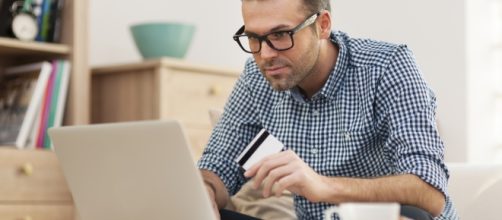 Billetes de viaje, ropa y equipos electr&oacute;nicos entre los productos m&aacute;s perseguidos por los espa&ntilde;oles en Internet Foto: El Universal