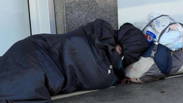 8 morti in Italia in questi giorni di festa, a causa del freddo, tra cui un italiano, Angelo