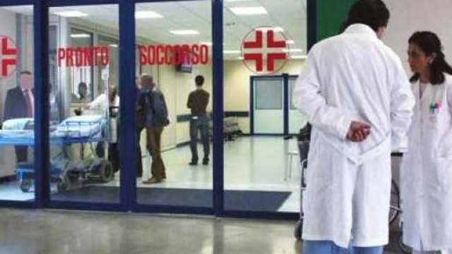 Jesi, Pronto soccorso affollato: Carlo Mosca torna a casa e muore