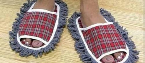 2 em 1: chinelo que limpa o ch&atilde;o!