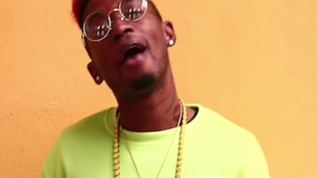 Bello Figo: il rapper che canta la vita comoda del profugo e provoca gli italiani