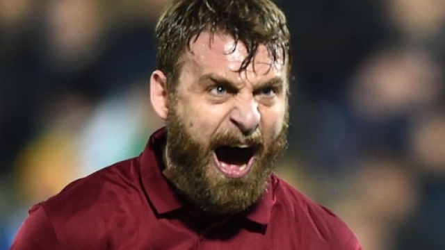 De Rossi capitano della Roma vittoriosa nel Derby