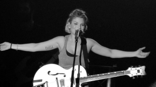 Emma Marrone durante un concerto