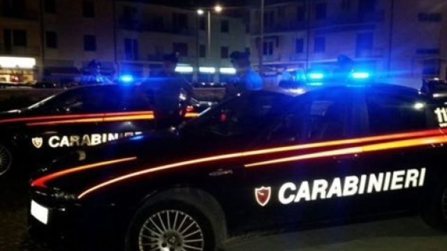 I Carabinieri arrestano un uomo ceh ha sparato la moglie