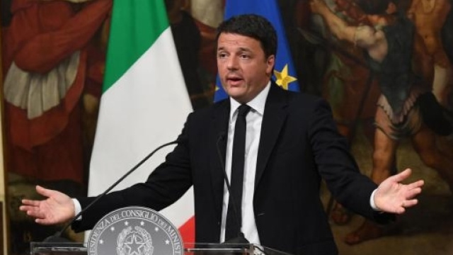 Il momento delle dimissioni di Matteo Renzi.