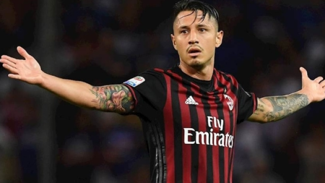 Milan Crotone 2 - 1, la risolve Gianluca Lapadula, il Milan continua a sognare in classifica