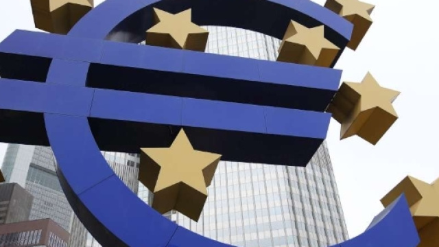 "Nessuna crisi per la moneta unica, l'euro si salver&agrave;"