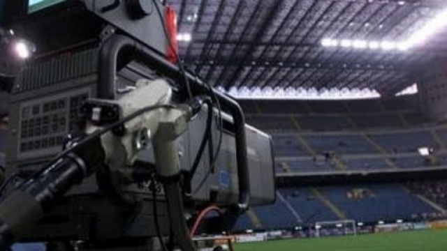 Diritti Tv calcio, &egrave; guerra: cambiamento epocale in vista?