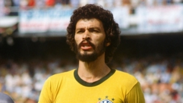 Socrates con la maglia della selecao ai mondiali di Spagna 1982