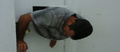 Homem fica preso ao tentar escapar de cela