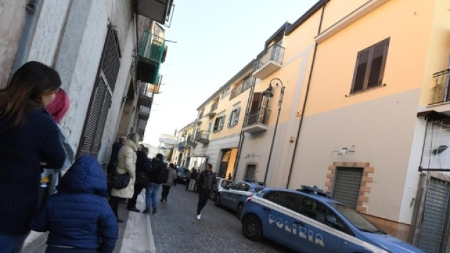 Frattaminore: uccide moglie e figlio, poi si impicca
