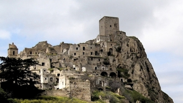 I terremoti colpiscono l'Italia periodicamente lungo la dorsale appenninica
