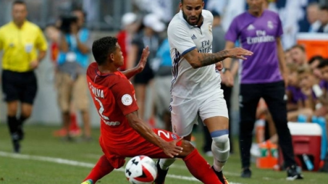Jes&eacute; con la maglia del Real Madrid