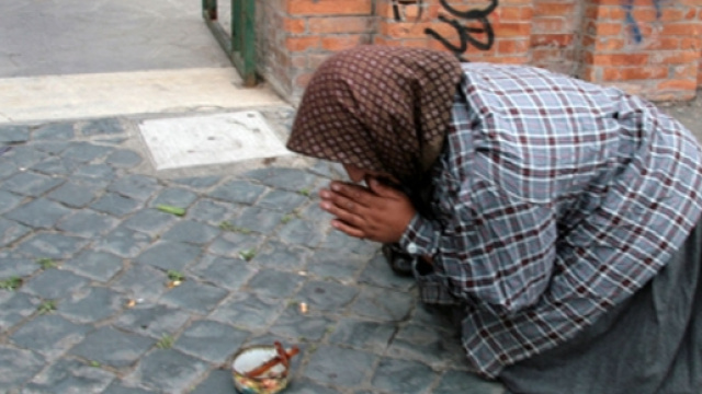 Mukta da 600 euro per chi viola la normativa contro l'accattonaggio.