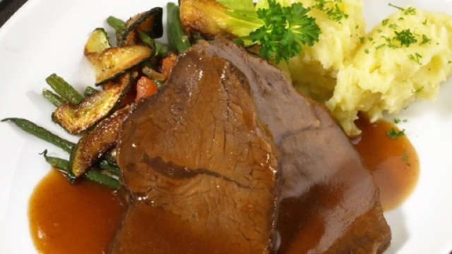 Cena d'autunno con brasato al Barolo - Locanda Botticelli - locandabotticelli.it