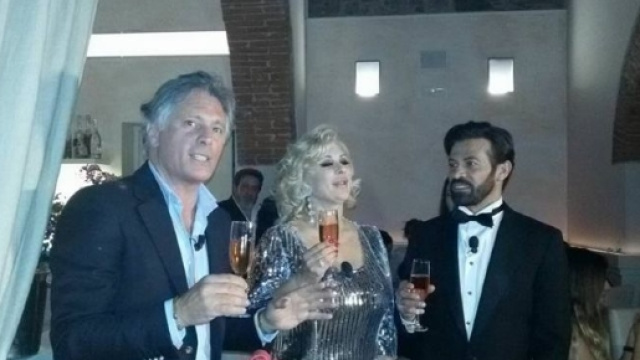 Giorgio Manetti brinda con Tina Cipollari e Gianni Sperti