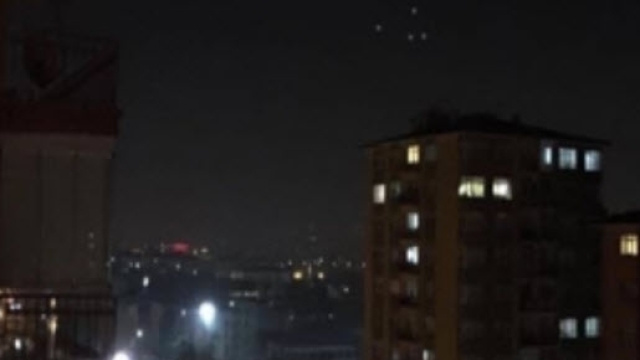 La formazione di luci avvistata in diverse parti della Turchia