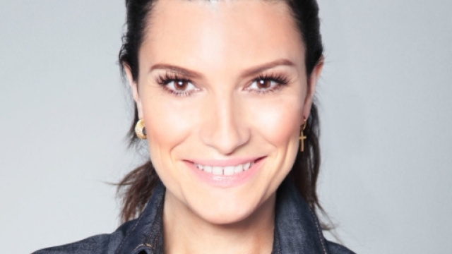 Laura Pausini, inizia un magico 2016: nuove date per il Tour Stadi ... - correttainformazione.it