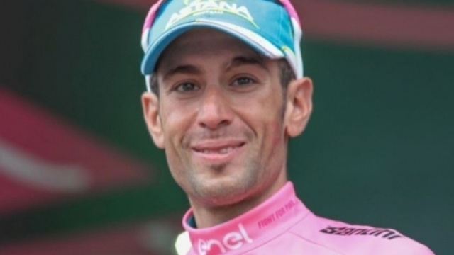 VINCENZO NIBALI IN MAGLIA ROSA AL GIRO D'ITALIA 2016