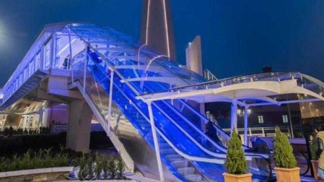 SERRAVALLE SCRIVIA: un grande ponte di vetro nell'outlet pi&ugrave; ... - milanoevents.it