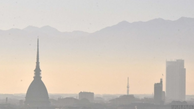La foschia che avvolge il panorama di Torino