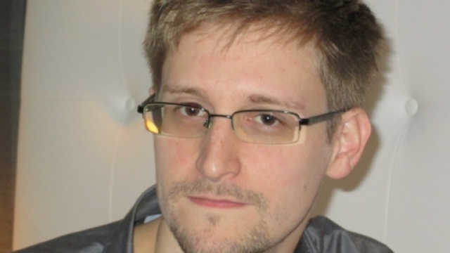 Snowden: L'Nsa controlla anche voli aerei