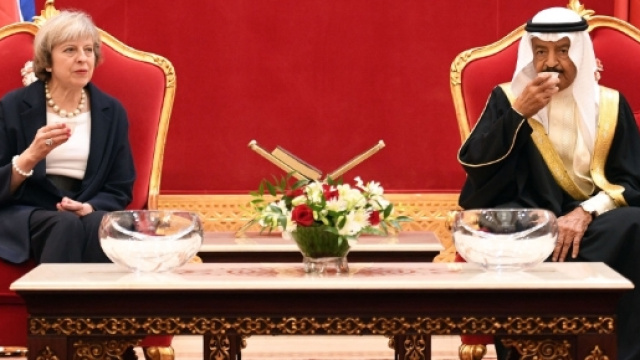 Theresa May lancia pesanti accuse all'Iran