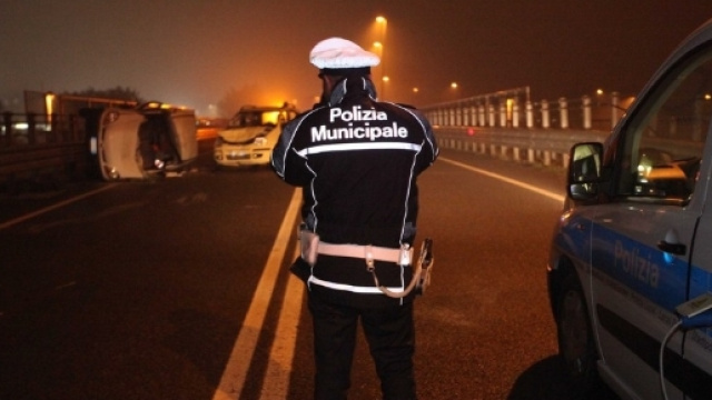 Cagliari: 30enne protagonista di un doppio incidente.