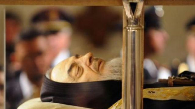 Le spoglie del santo di Pietrelcina.