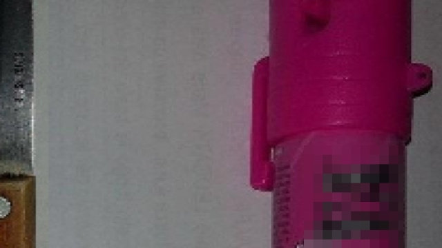 Lo spray urticante sequestrato dalla polizia