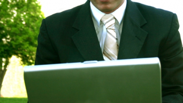 Pedofili adescavano minorenni attraverso le chat