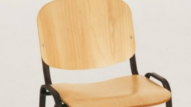 Ragazzo muore dopo caduta da sedia a scuola