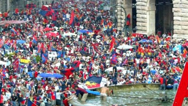 Tifosi del Genoa in festa per la promozione in A