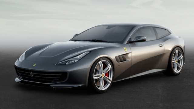 La vista frontale della nuova Ferrari