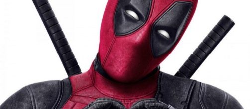 Deadpool en su traje rojo y negro