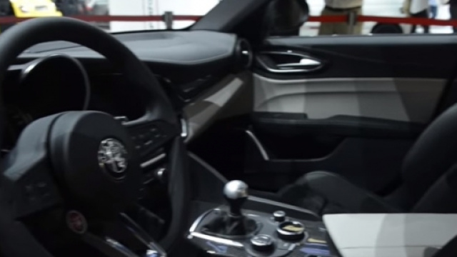 Abitacolo Giulia Quadrifoglio verde